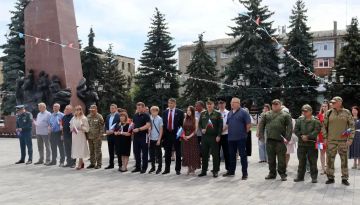 В День России в Антраците состоялась торжественная церемония поднятия Государственного флага