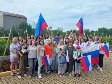 12 июня, в День России, сотрудники УФК по Луганской Народной Республике при поддержке ППО ОПС казначеев России посетили винодельню Савиных