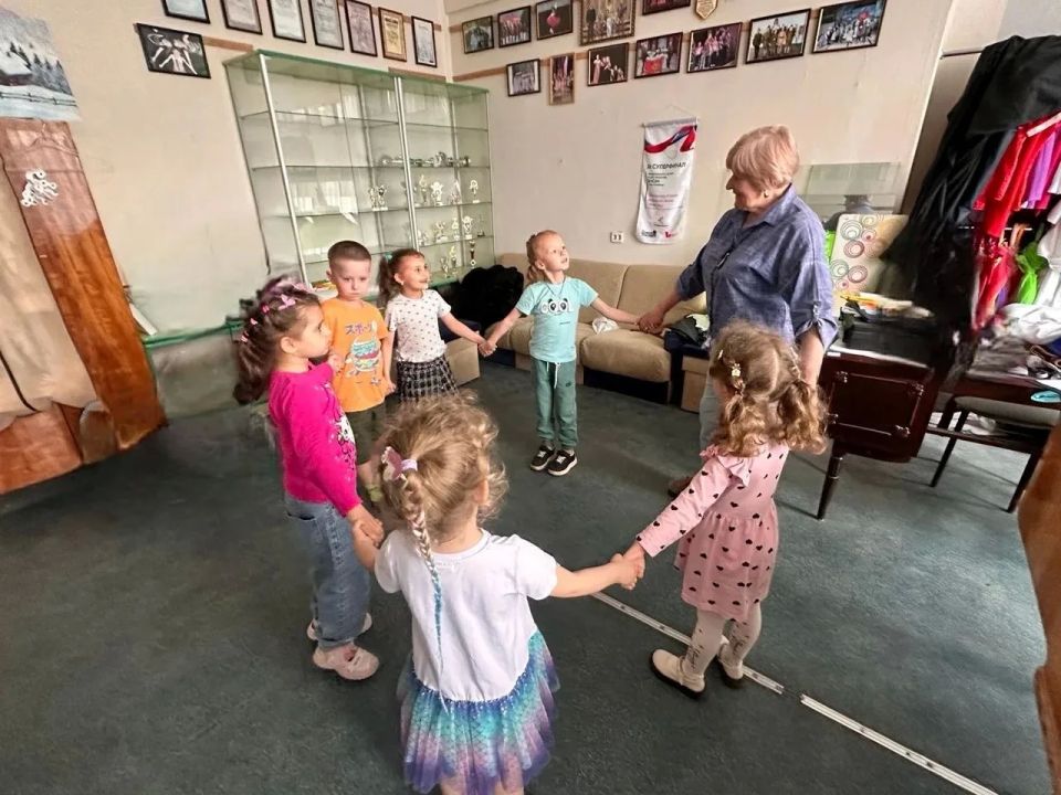 «Веселые эстафеты». . 15 июня в Центре культуры города Алчевска прошли «Веселые эстафеты» для подготовительной группы детей