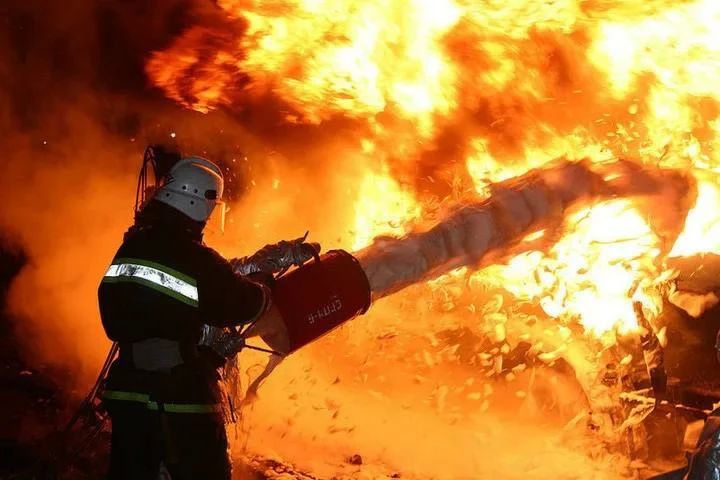 В ЛНР в прошедшие сутки произошло восемь пожаров, сообщили в МЧС республики