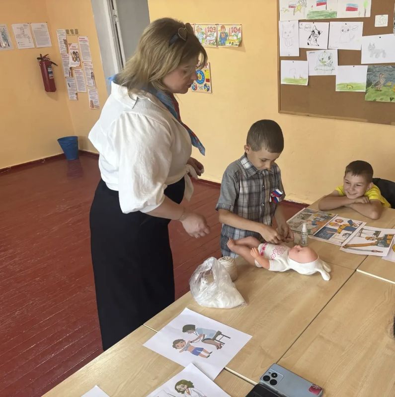 Сегодня на школьной тематической площадке в Новоалександровской СШ специалистами ТО ГКУ «РЦЗН ЛНР» в Беловодском районе был проведен Республиканский марафон "Профессиональные каникулы"