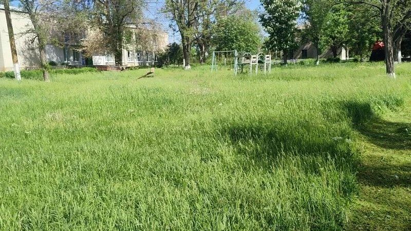 Просто порядок: как в Зориковке привели в порядок детскую площадку