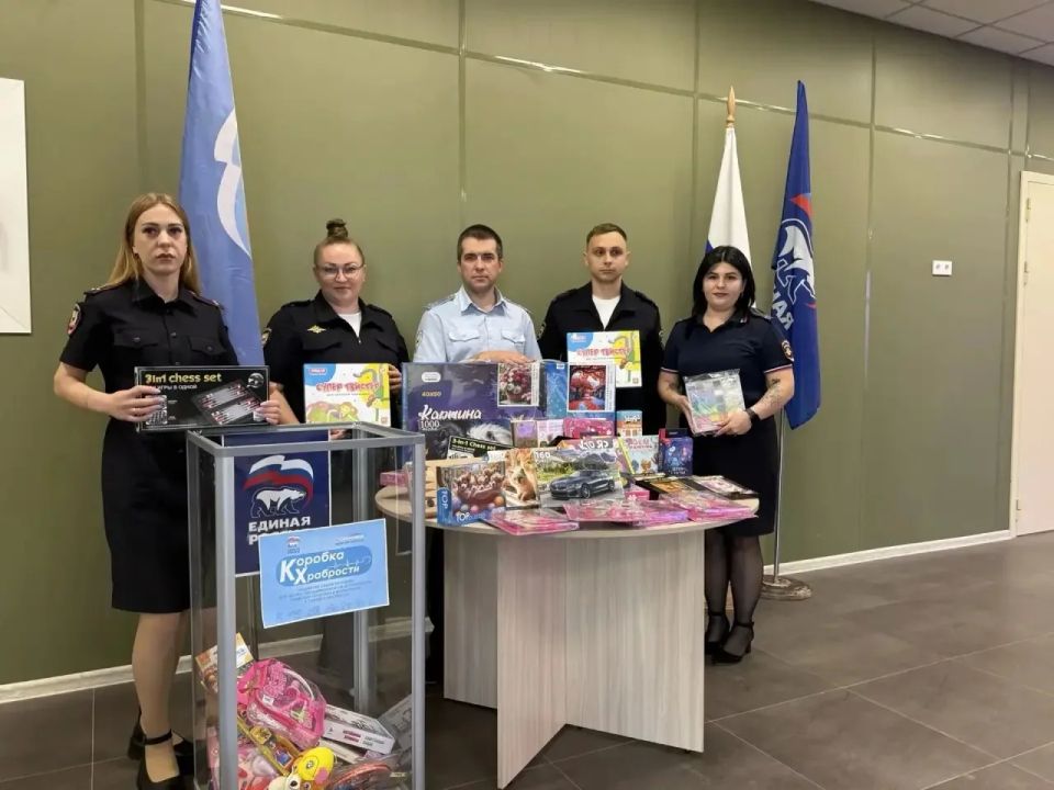 Сотрудники ОМВД России «Марковский» поддержали Акцию «Коробка храбрости» в рамках масштабной благотворительной кампании, организованной политической партией «Единая Россия»
