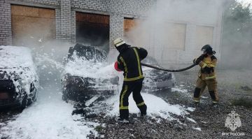 Дрон ВСУ уничтожил два автомобиля на парковке в Северодонецке
