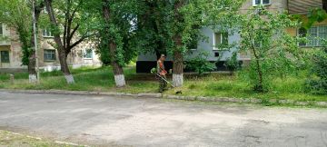 Фотофакт: в городе Молодогвардейске проведены работы по покосу травы