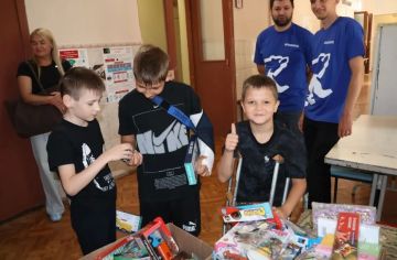 Более 60 юных смельчаков в Луганске выбрали себе призы из «Коробки храбрости»