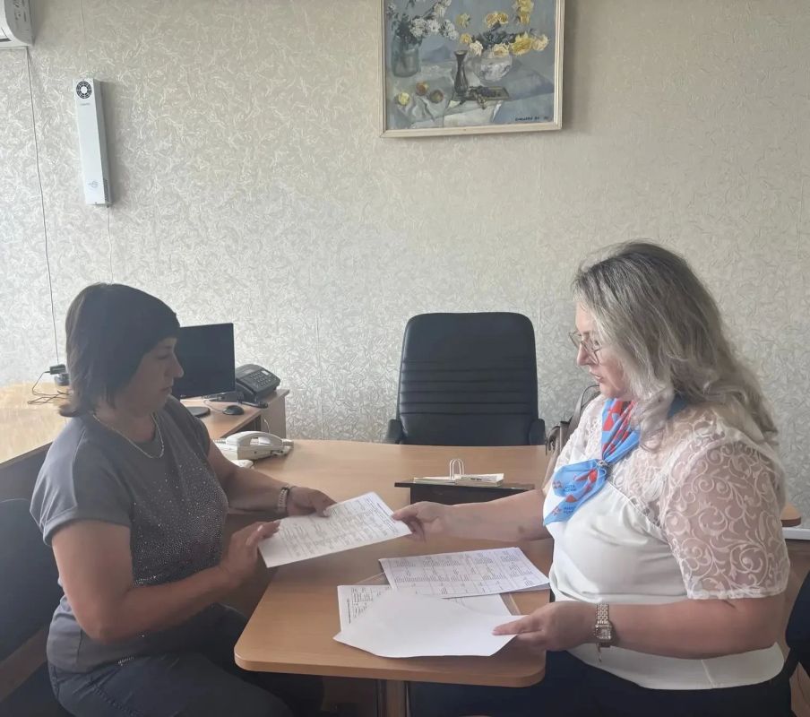 Руководитель ТО ГКУ «РЦЗН ЛНР» в Беловодском районе Елена Нартова провела встречу с выпускниками ГБ ПОО ЛНР "ККПК им. П.Л. Дремова" (отделение Беловодск)