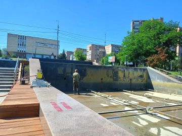 Каскадный фонтан стал на техническое обслуживание