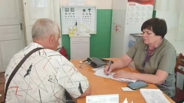 Врачи Славяносербской ЦРБ провели приём жителей с.Трехизбенка