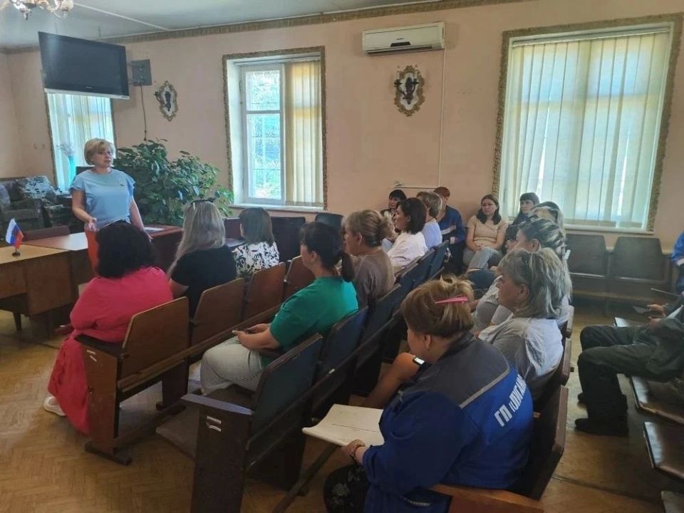 Депутат Совета городского округа Елена Гулянская-Гончар провела встречу с сотрудниками брянковского участка Стахановского межрайонного управления эксплуатации газового хозяйства "Луганскгаз" филиал ООО "Черноморнефтегаз"