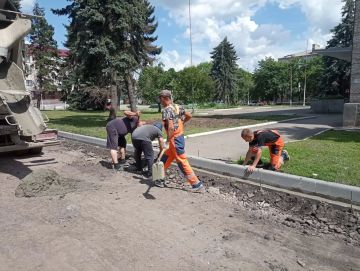 В Ровеньках продолжаются работы по ремонту дорог