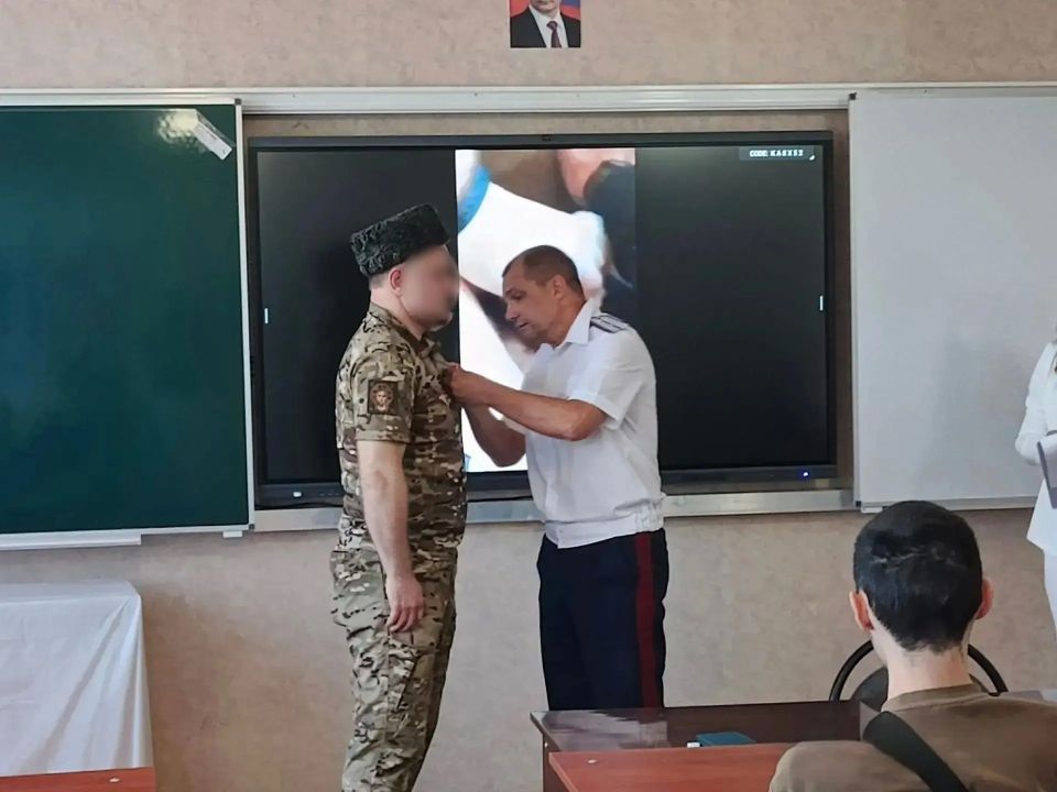 Герои среди нас: студенты Брянковского колледжа встретились с участником СВО