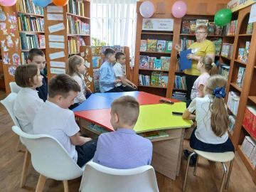В рамках реализации Программы Десятилетия детства в России, библиотекари центральной библиотеки пригласили юных пользователей принять участие в литературно-игровом калейдоскопе "Звонкое лето – детства планета"
