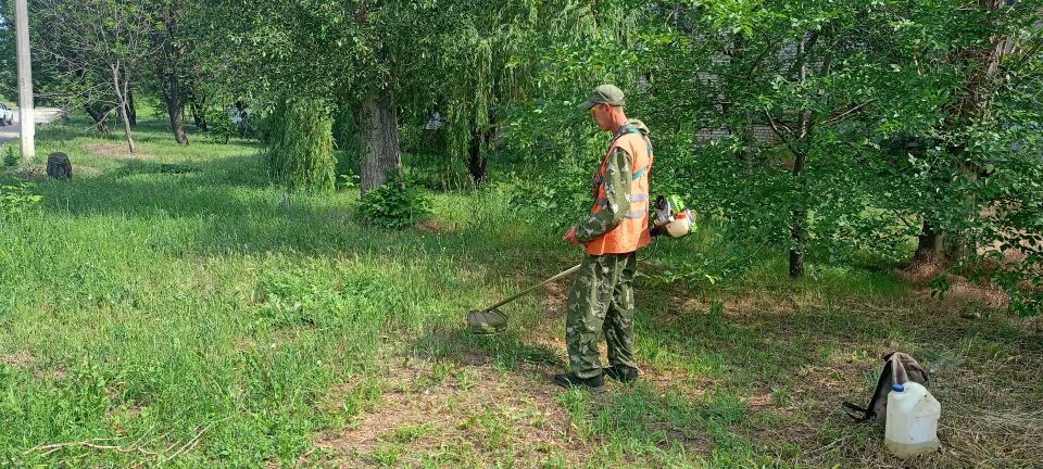 На Краснодонщине продолжаются работы по благоустройству территории