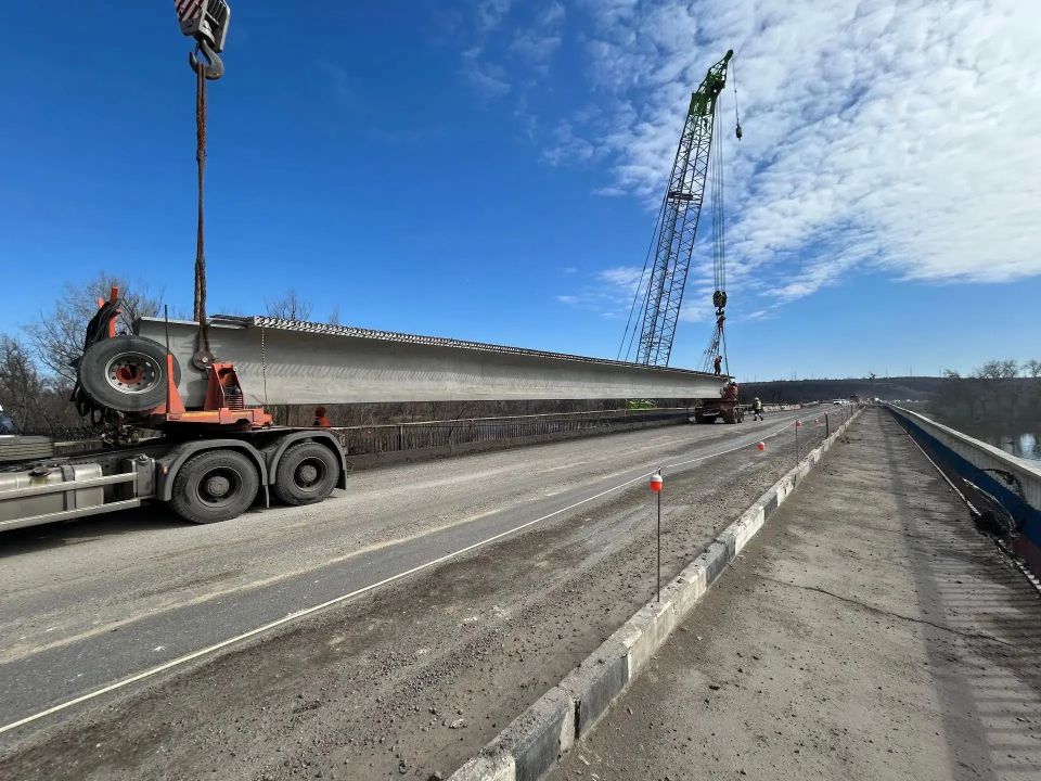 В Лутугинском округе ЛНР модернизируют участок федеральной трассы