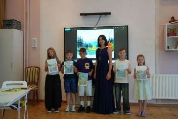 В малом зале Луганской филармонии прошла программа-эксперимент «Какого цвета музыка»