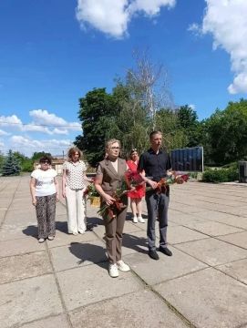 22 июня, в День памяти и скорби кировчане склоняют головы перед подвигом тех, кто отстоял свободу и независимость нашей Родины в суровые годы Великой Отечественной войны