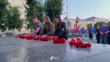 в 4 утра мы почтили подвиг защитников Родины, возложили цветы и зажгли лампады