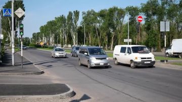 В Луганске продолжается ремонт асфальтного покрытия на улице БуденногоПодробнее в видеосюжете пресс-службы Администрации города