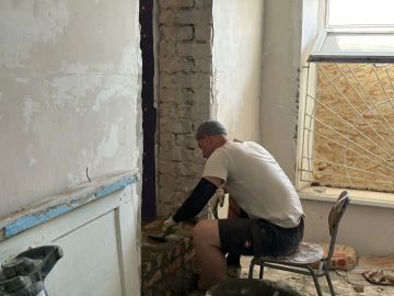 Продолжается ремонт Краснолучской детской поликлиники