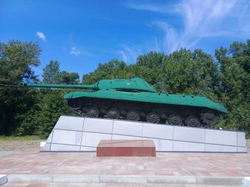 Единороссы проинспектировали выполнение капитального ремонта памятника «Танк – танкистам-освободителям Станицы Луганской от немецко-фашистских захватчиков»
