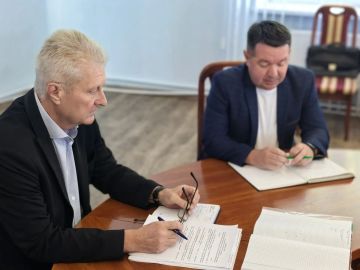 Сегодня провел рабочее совещание с руководителями профильных служб и структурных подразделений Краснодонского муниципального округа, на котором рассмотрели ключевые вопросы жизнедеятельности территории