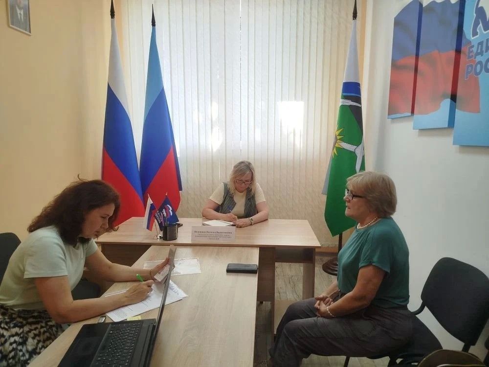 Председатель Совета городского округа города Брянка Наталья Волошина провела приём граждан
