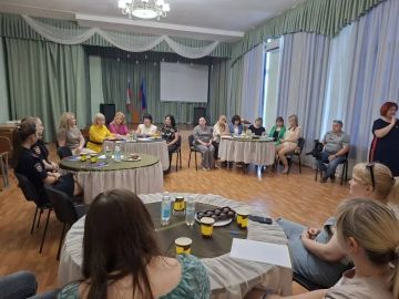 Инна Швенк: Родительская гостиная. В ГБОУ ЛНР «Луганская специальная (коррекционная) школа-интернат» состоялась «Родительская гостиная», инициированная Уполномоченным по правам ребёнка в ЛНР Инной Швенк и Сенатором РФ...