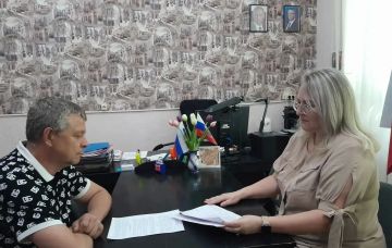 Сегодня руководитель ТО ГКУ «РЦЗН ЛНР» в Беловодском районе Елена Нартова провела встречу с руководителем обособленного подразделения Беловодского региона ООО «Агросфера» Алексеем Ганоченко