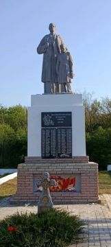 Братская могила «Отчизна мать не забывает своих сыновей»