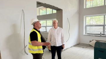Сегодня посетил объект, который хорошо знаком многим краснодонцам, — Краснодонский ЗАГС, где сейчас идут масштабные работы