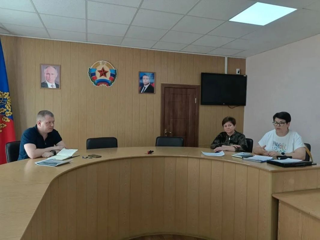 Андрей Рубанцов: В Администрации городского округа провели рабочее совещание с представителями Территориального отделения Республиканского центра занятости населения ЛНР в городе Ровеньки руководителями коммунальных...