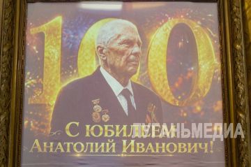 В Луганске со столетним юбилеем поздравили ветерана труда