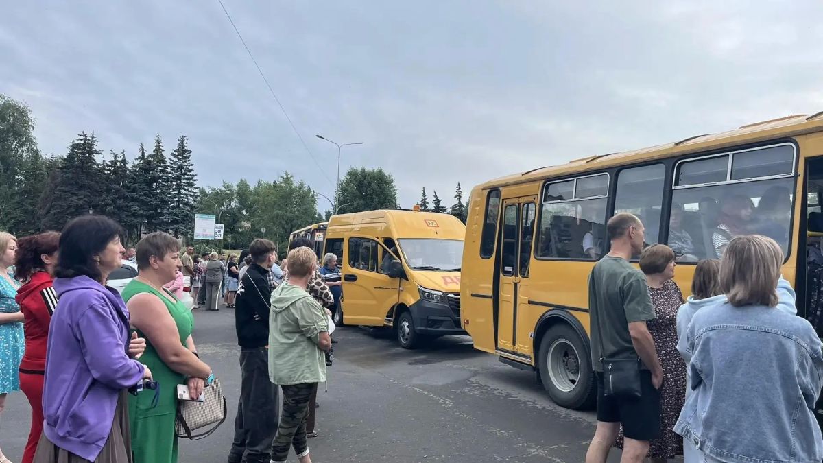Антрацитовская детвора отправились на отдых в регион-шеф Калмыкию