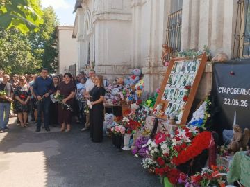 Олег Коваль: Сегодня я присоединился к траурной панихиде в память о 21 студенте колледжа, трагически ушедших из жизни 40 дней назад в Старобельске