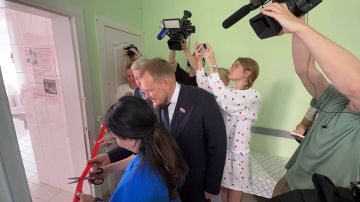 Денис Колесников: Сегодня стал участником важного события: в Луганске состоялось официальное открытие кабинета послеродового сопровождения на базе ГБУЗ «Луганский перинатальный центр»