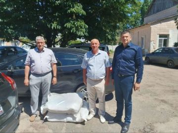 Олег Коваль: Дорогие друзья!. С радостью хочу поделиться с Вами важным событием! В рамках партийного поручения ВПП "Единая Россия" я передал комплекты постельного белья для Старобельской больницы