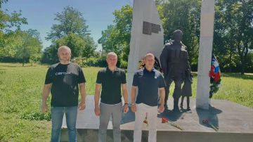 Память, честь и благодарность: депутаты ЛДПР почтили ветеранов боевых действий в Свердловске