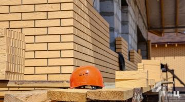 Почти 500 тыс. кв. м жилья строится в ЛНР, объем инвестиций в отрасль более 114 млрд руб.
