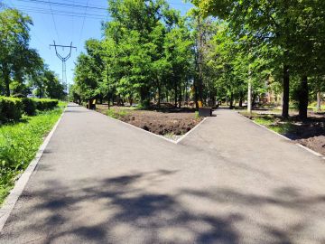 В Свердловске вовсю кипит работа по благоустройству сквера «Марс»