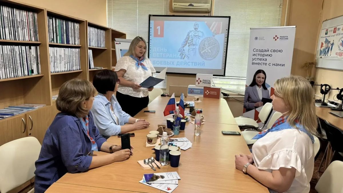 В ТО ГКУ «РЦЗН ЛНР» в Беловодском районе в «День ветеранов боевых действий» мы собрались вместе с близкими наших героев — с теми, кто каждый день поддерживает, ждёт и верит