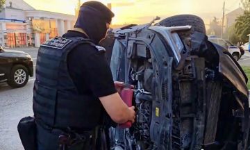 Сотрудники Специального полка полиции предотвратили тяжкие последствия ДТП в Луганске
