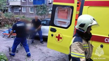 Из горящей квартиры в Луганске спасли мужчину