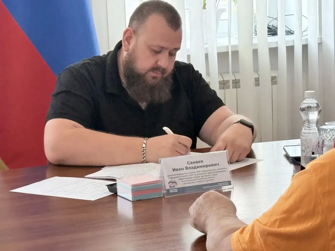 Иван Санаев: Провёл приём граждан в Региональной общественной приёмной Председателя партии «Единая Россия» Д.А. Медведева в ЛНР