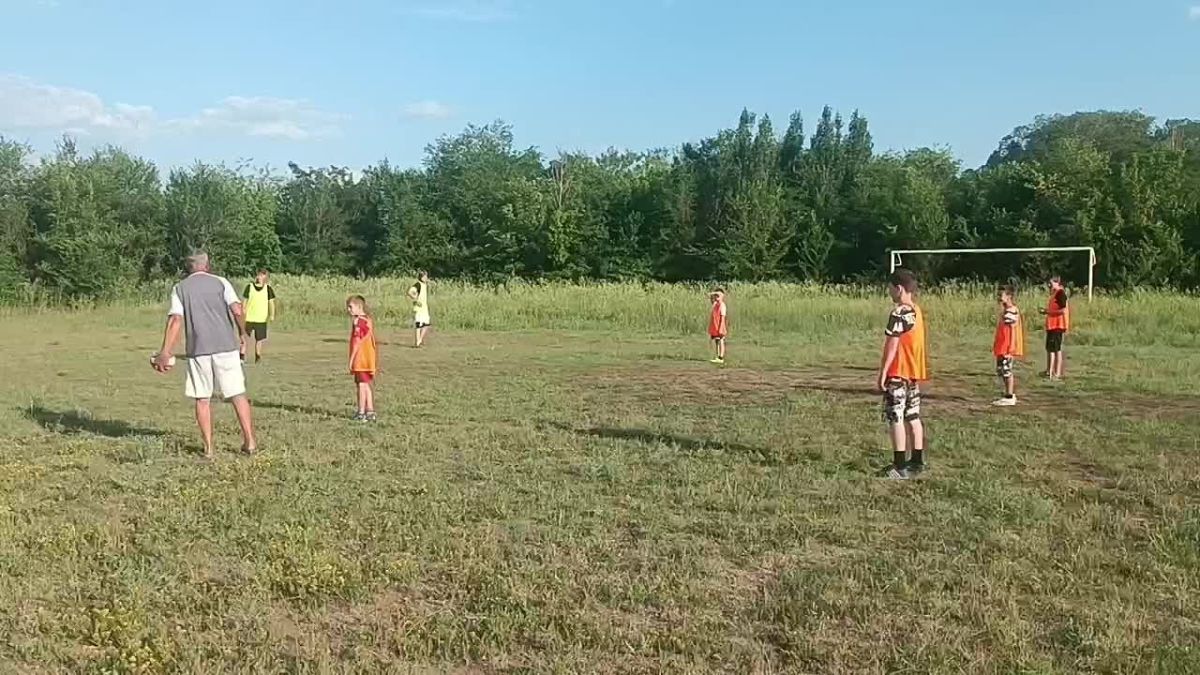 На стадионе поселка Краснодон прошёл товарищеский матч по мини-футболу среди юношей