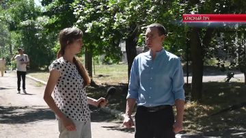 Сотрудники Краснолучского филиала «Единой управляющей компании» проводят текущие ремонты подъездов