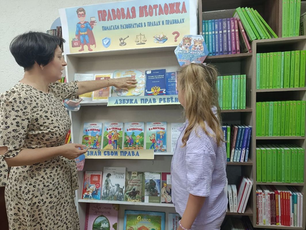 В Лутугинской Районной библиотеке для детей прошла беседа у книжно-иллюстративной выставки