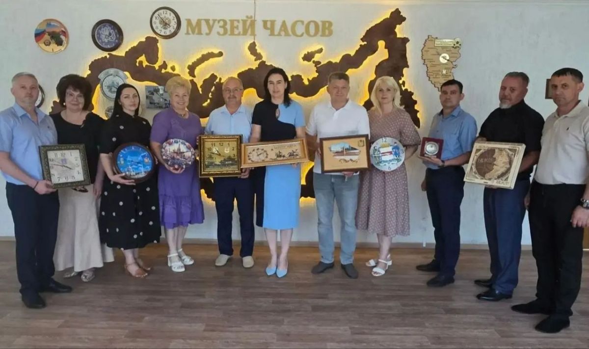 Ольга Бас: Дорогие друзья!. С радостью и гордостью хочу поделиться с вами замечательной новостью! Совместно с главами наших муниципальных округов и их шеф-регионами мы продолжаем пополнять уникальный Музей часов...