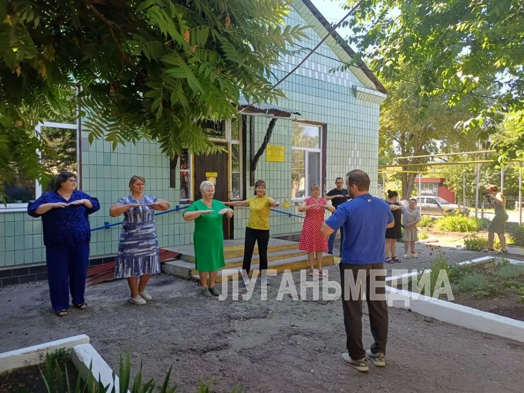 В Меловом прошла зарядка под открытым небом для «серебряного» возраста