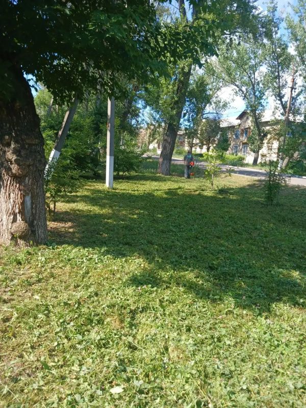 Работы по благоустройству и уборке городских территорий продолжаются
